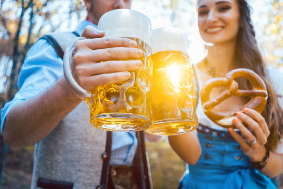 Oktoberfest em Santa Catarina: Por que se hospedar em Balneário Camboriú e planejar sua reserva com antecedência