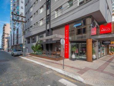 Tradição e acolhimento em Balneário Camboriú: Por que o Hotel Melo é a escolha certa há mais de 50 anos